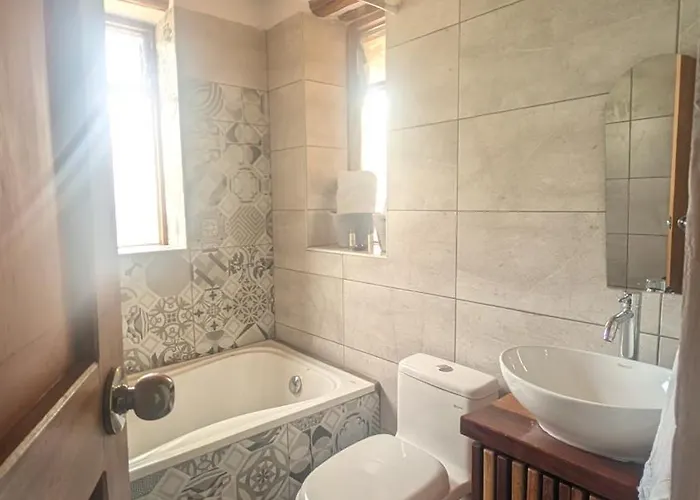 Casa Nuestra - With Private Bathroom In Shared House